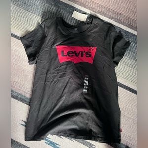 Never worn Levi’s tshirt